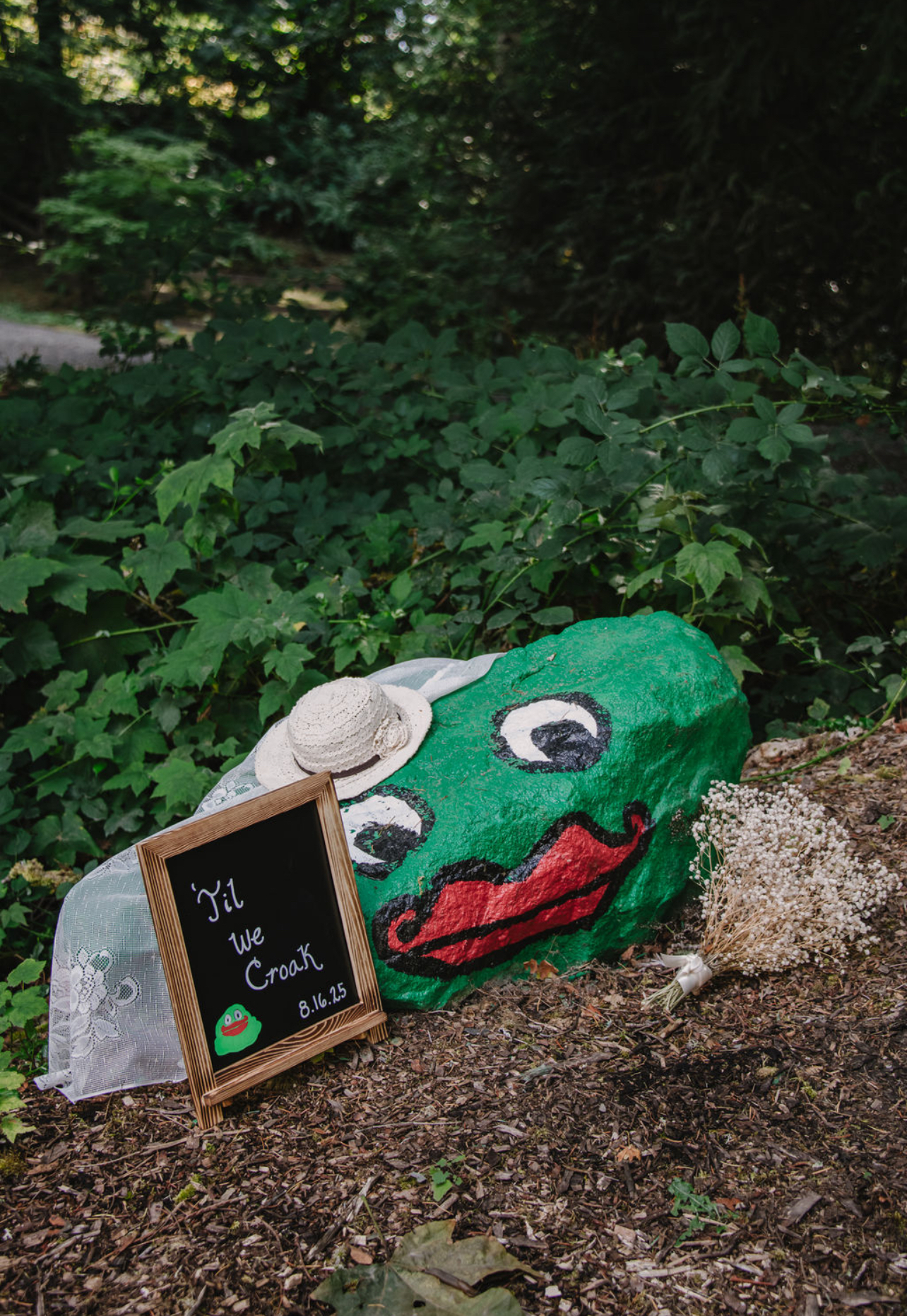 Frog Rock decorated for an August 2025 wedding